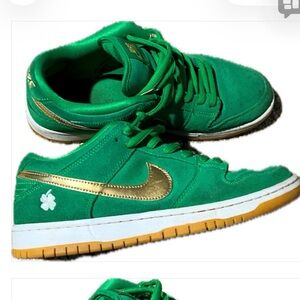 Nike Emerald and Gold Athletic Shoes